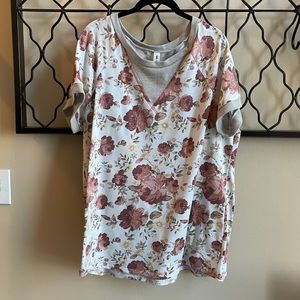 Sale! 🌻 2/25! Floral with gray ribbed trim 2XL